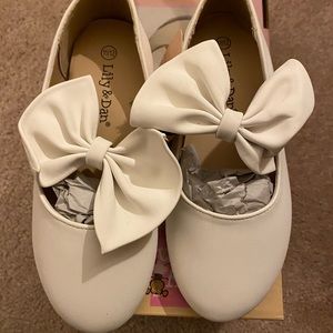 Girls Ballet Flats (size 11/12).  Ivory/Cream.  New/Never Worn.